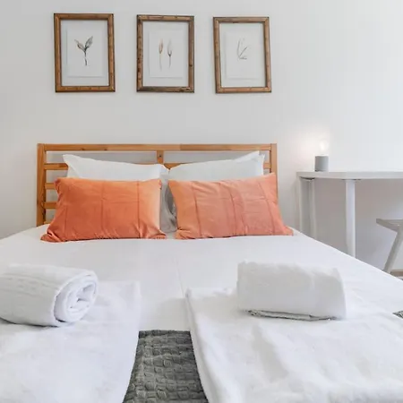 Apartment 1br Retreat In Prime Location By Lovelystay
