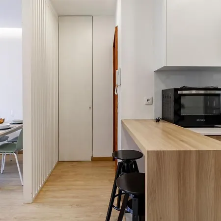 1br Retreat In Prime Location By Lovelystay Apartment Porto
